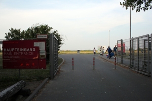 Tempelhofer Feld, Entrance